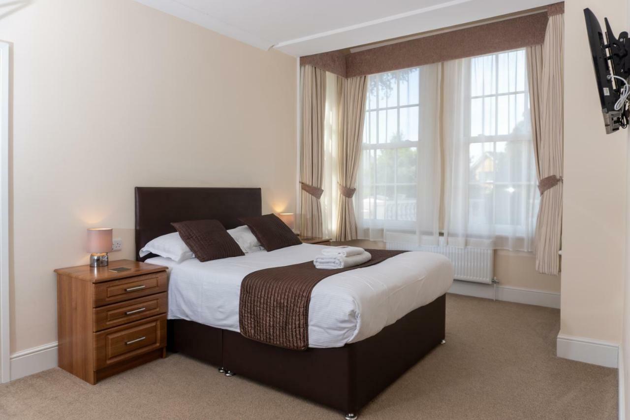 רטפורד The Lawns Guest House מראה חיצוני תמונה